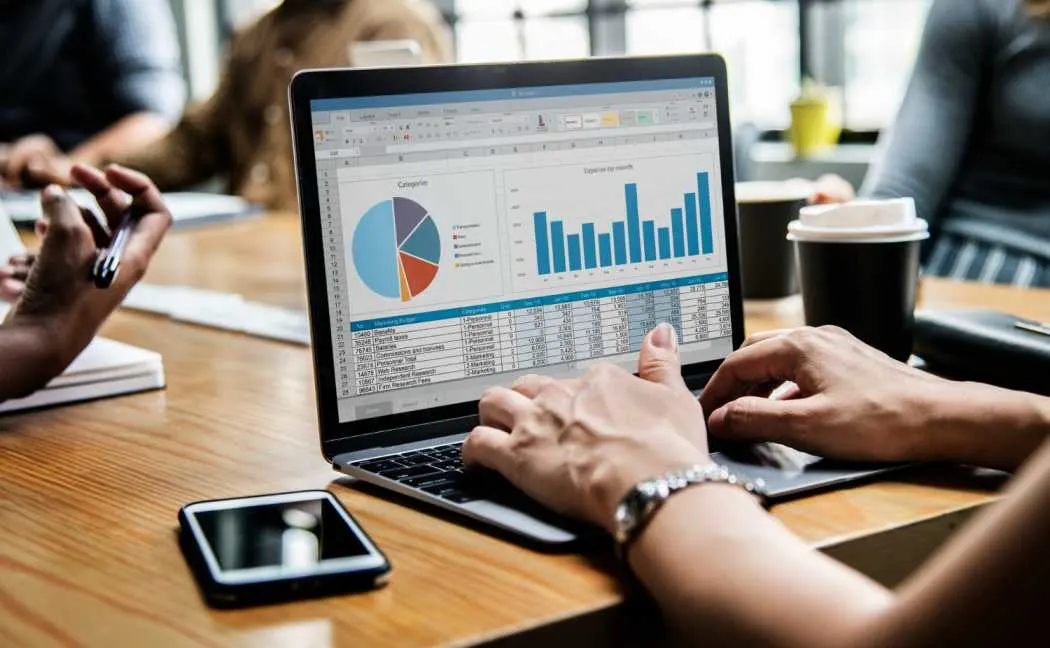 From Noise to Insight: A Complete Guide to Data Analytics in the AI Era