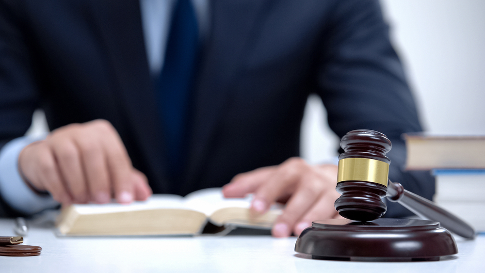 تطبيق حقوق الإنسان في المؤسسات العامة والخاصة