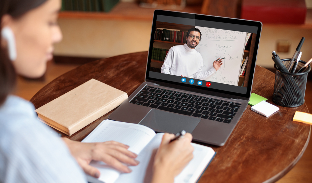 تقديم الاستشارات من خلال مهارات الكتابة والتواصل