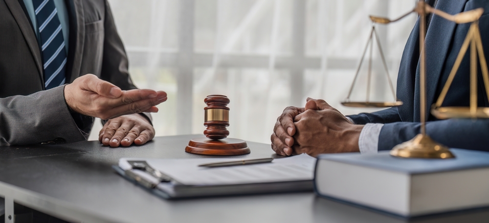 معالجة المخالفات القانونية بكفاءة وفعالية مهنية عبر أساليب إبداعية
